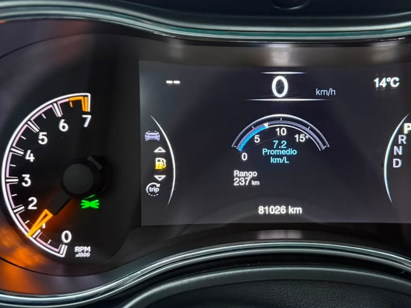 Jeep GRAND CHEROKEE LAREDO 3.6 AUT 2022 - Imagen 13 de 19