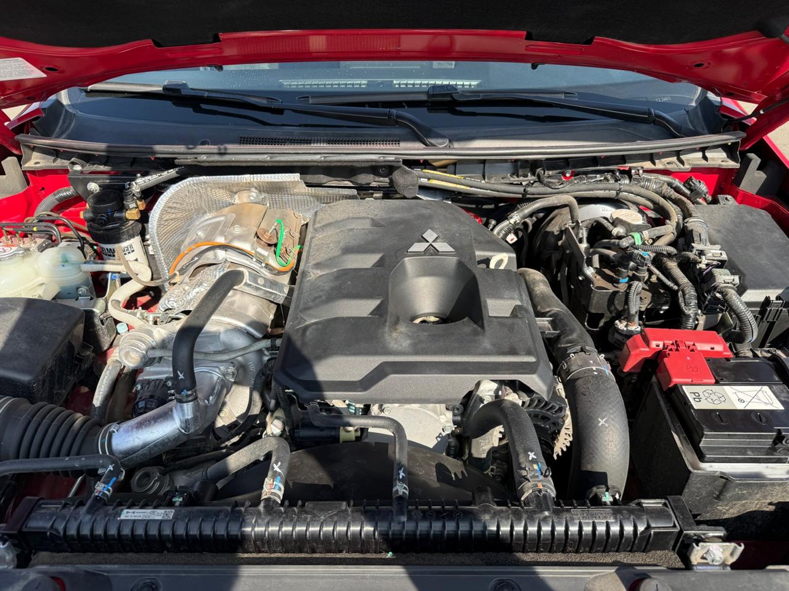 Mitsubishi L200 KATANA XR 2.4 2025 - Imagen 9 de 20