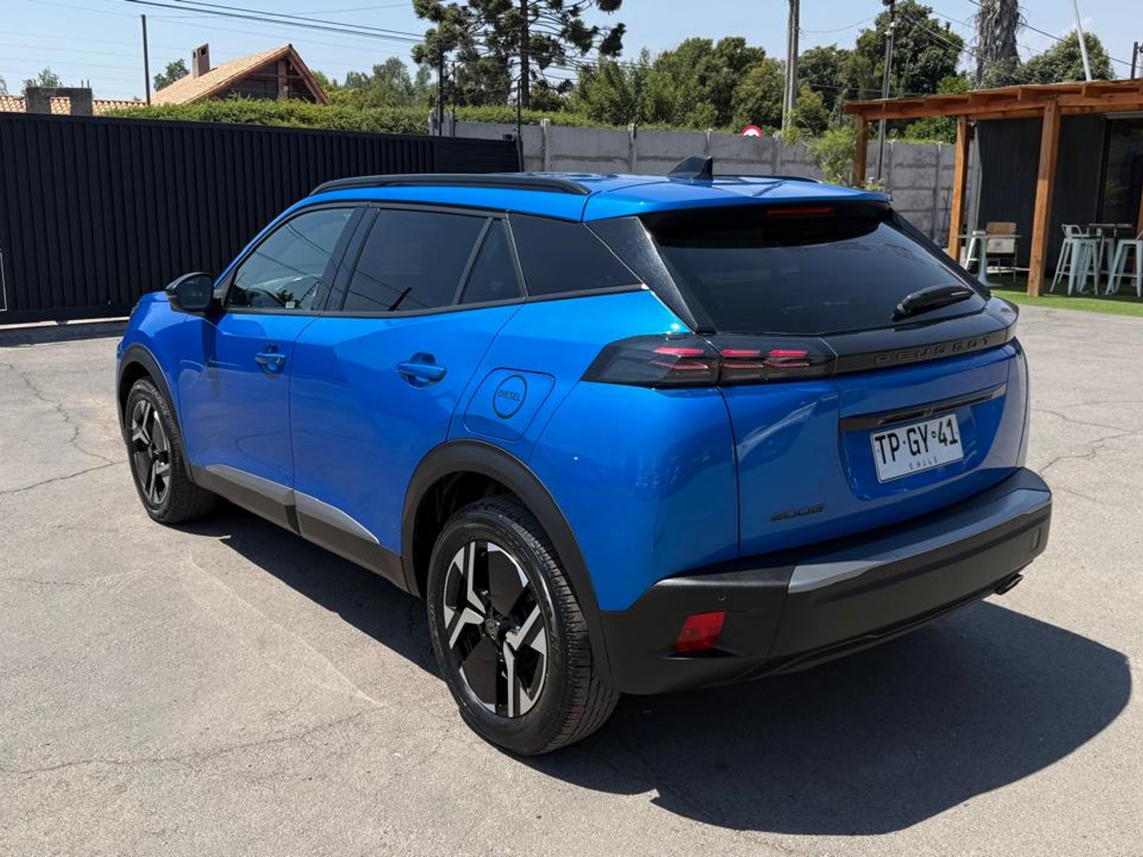 Peugeot 2008 BLUE HDI 130 EAT8 1.5 AUT 2024 - Foto 3 de 20