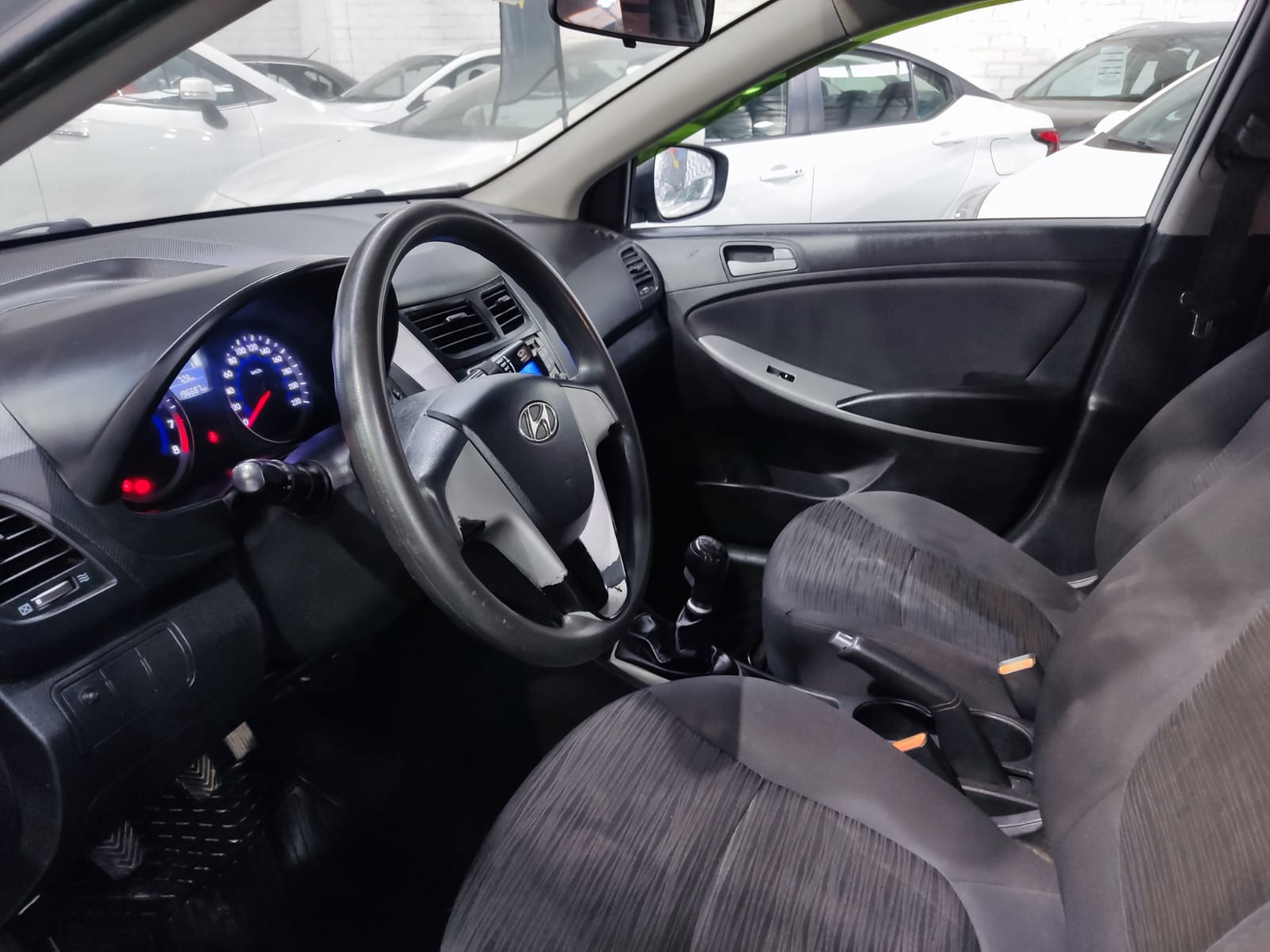 Hyundai ACCENT GL 1.4 2015 - Imagen 11 de 11