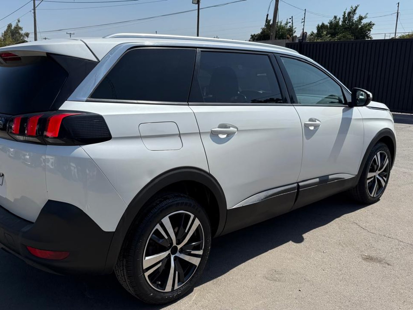 Peugeot 5008 BLUEHDI 130 1.5 AUT 2020 - Foto 5 de 19