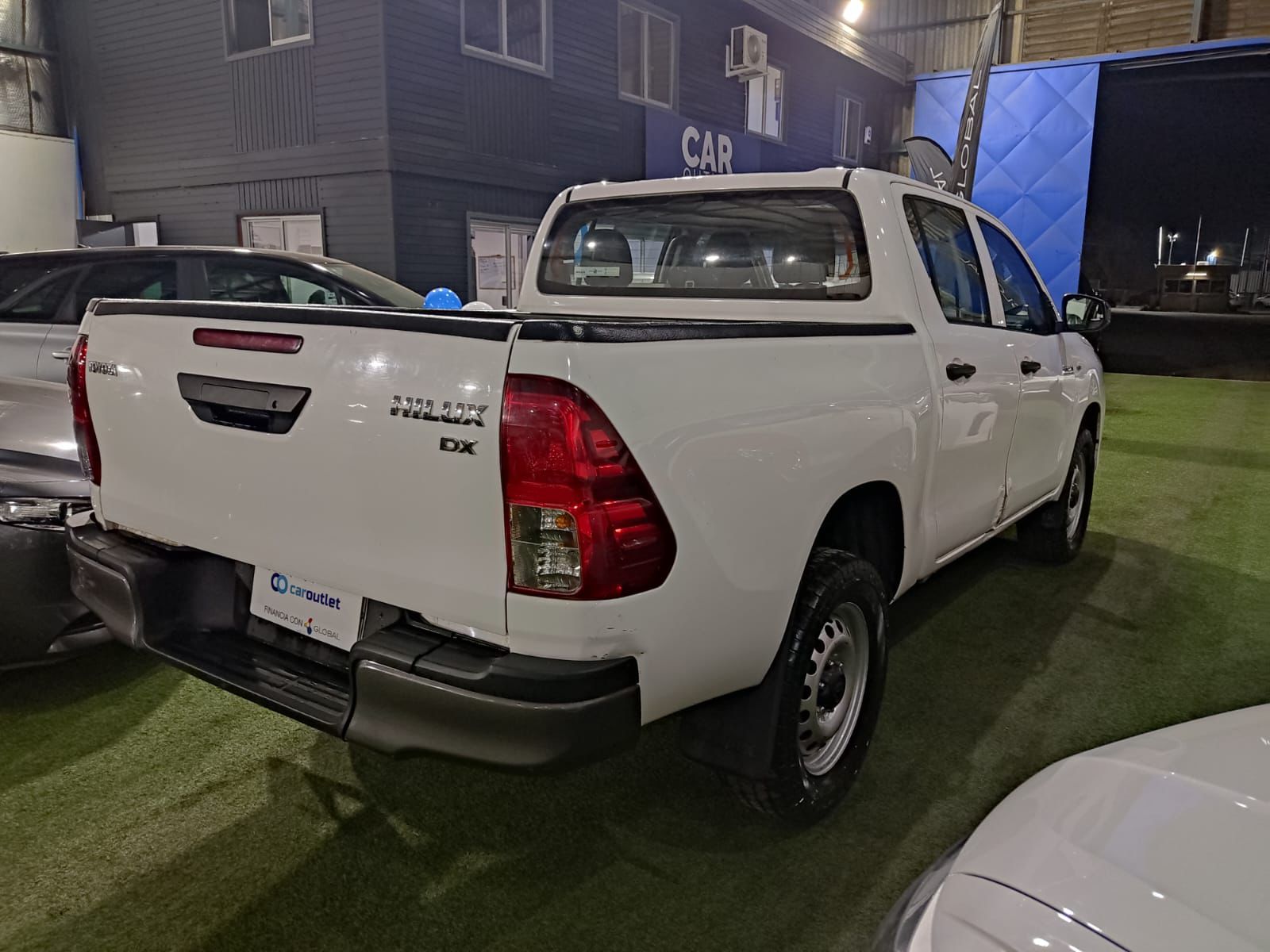 Toyota HI LUX DCAB MT 4X4 2.4 2024 - Foto 4 de 11