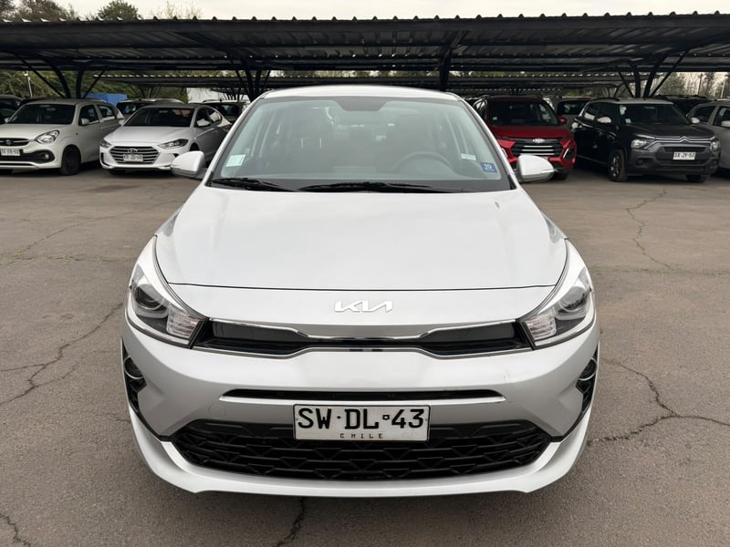Kia RIO 4 6MT 1.4 2023 - Imagen 8 de 20