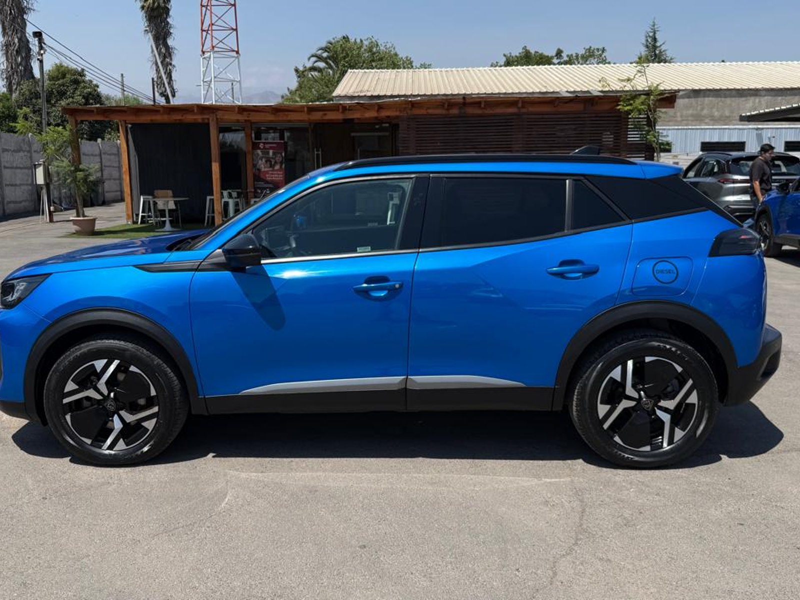 Peugeot 2008 BLUE HDI 130 EAT8 1.5 AUT 2024 - Foto 2 de 20