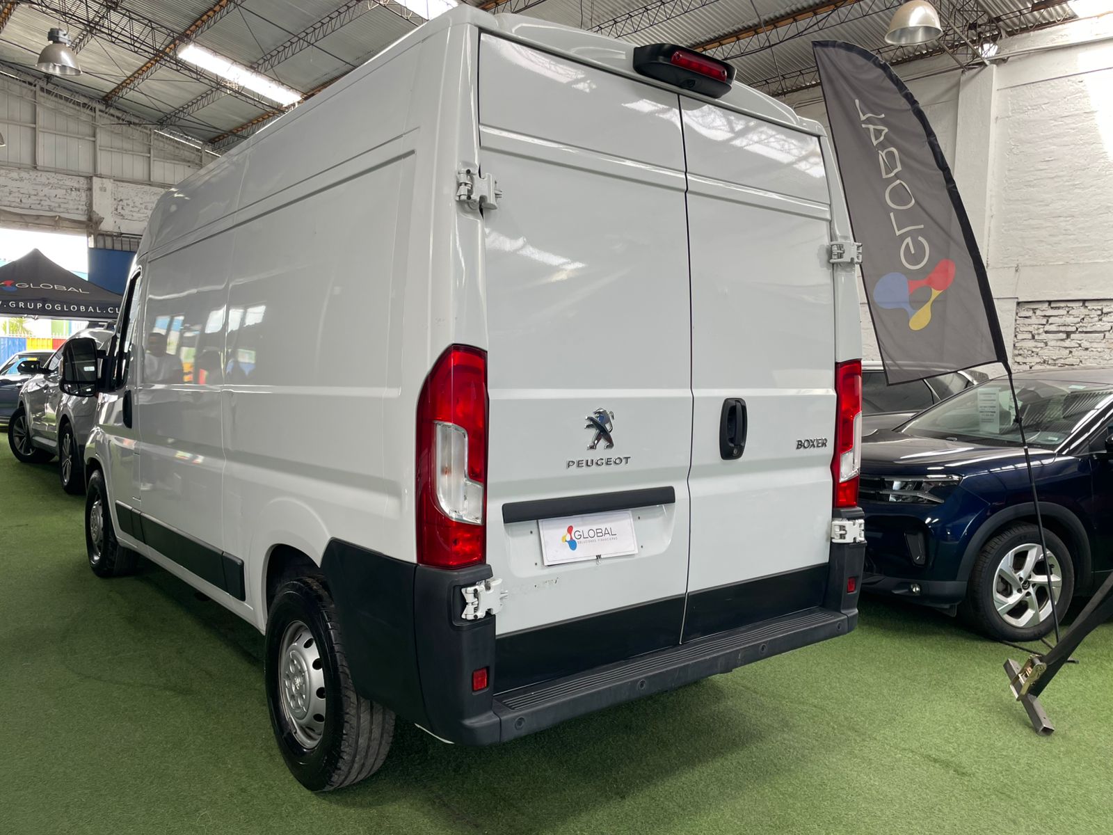 Peugeot BOXER L2H2 BLUEHDI 165 2.2 2024 - Imagen 3 de 11