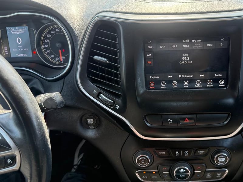Jeep CHEROKEE LONGITUDE 4X2 2019 - Imagen 16 de 20