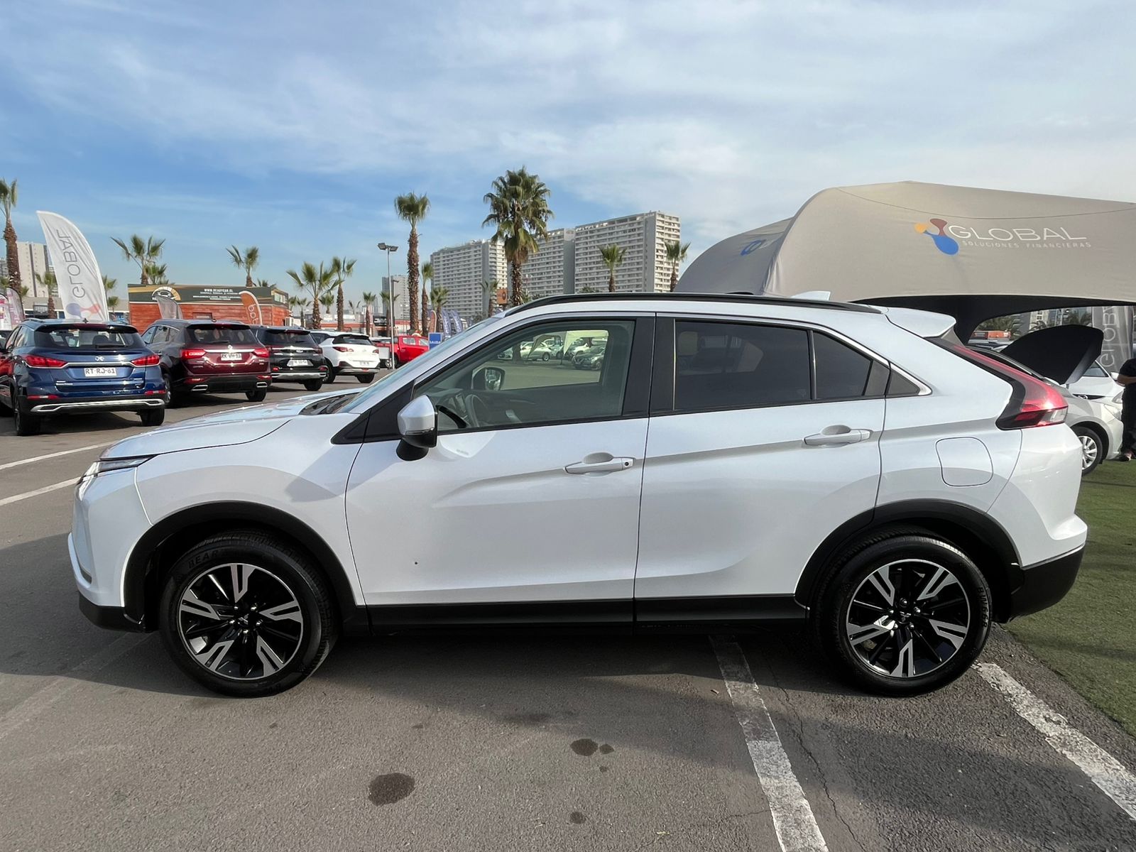 Mitsubishi ECLIPSE CROSS RX 1.5 AUT 2022 - Foto 2 de 19