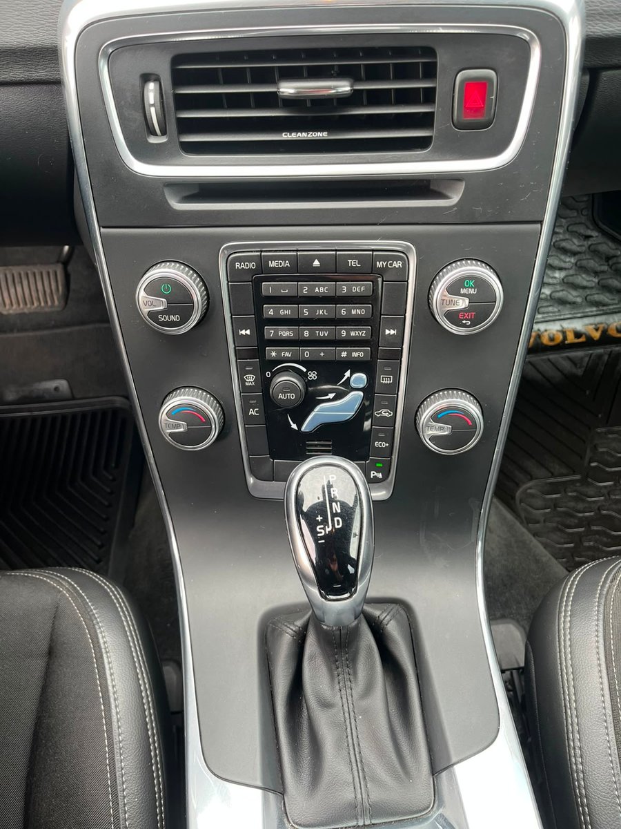 Volvo S60 T3 COMFORT 2018 - Imagen 15 de 19