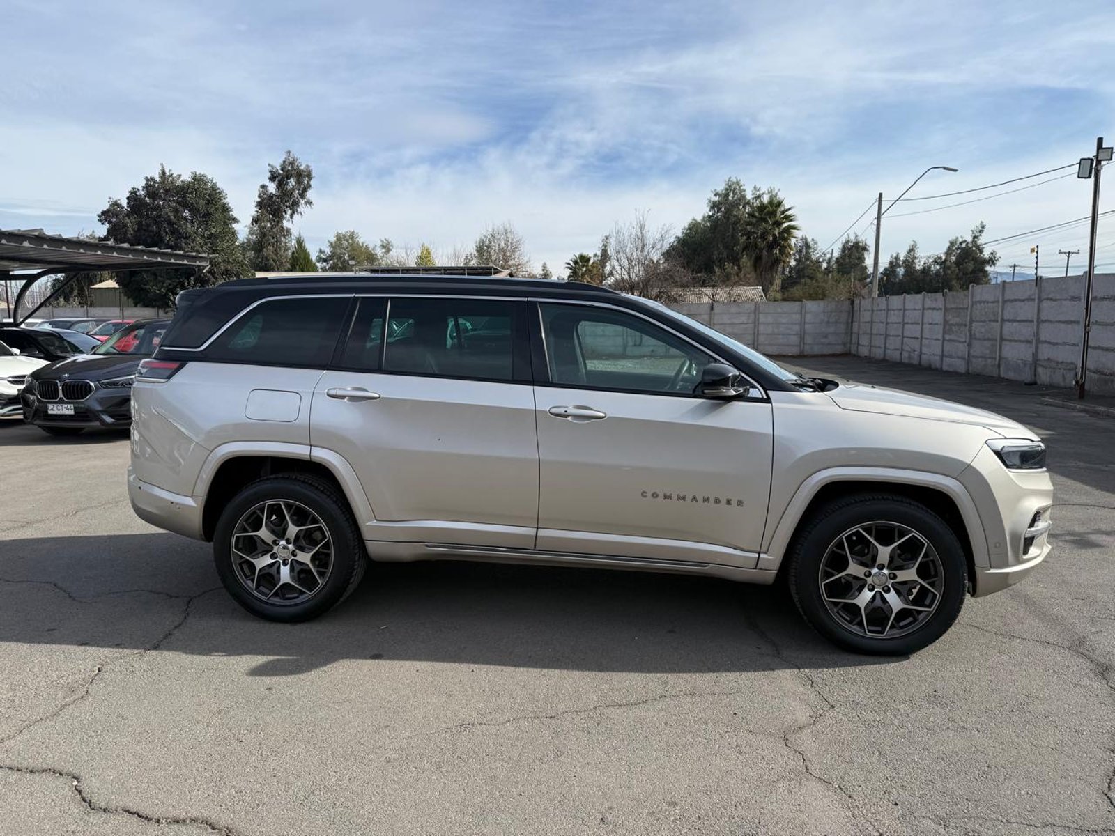 JEEP COMMANDER OVERLAND 4X4 2.0 AUT 2023 - Imagen 6 de 20