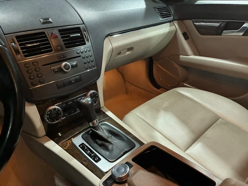 Mercedes-Benz C200 CGI 2010 - Imagen 11 de 12