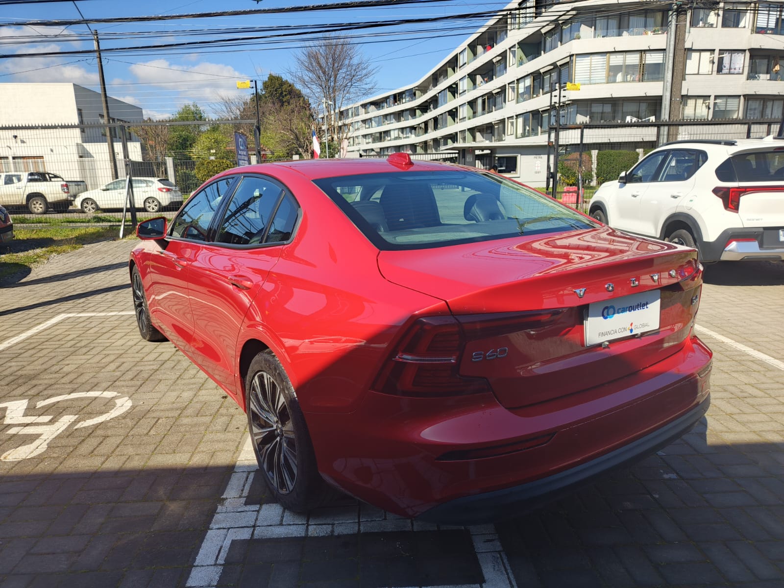 Volvo S60 II B4 2.0 AUT 2023 - Foto 2 de 12
