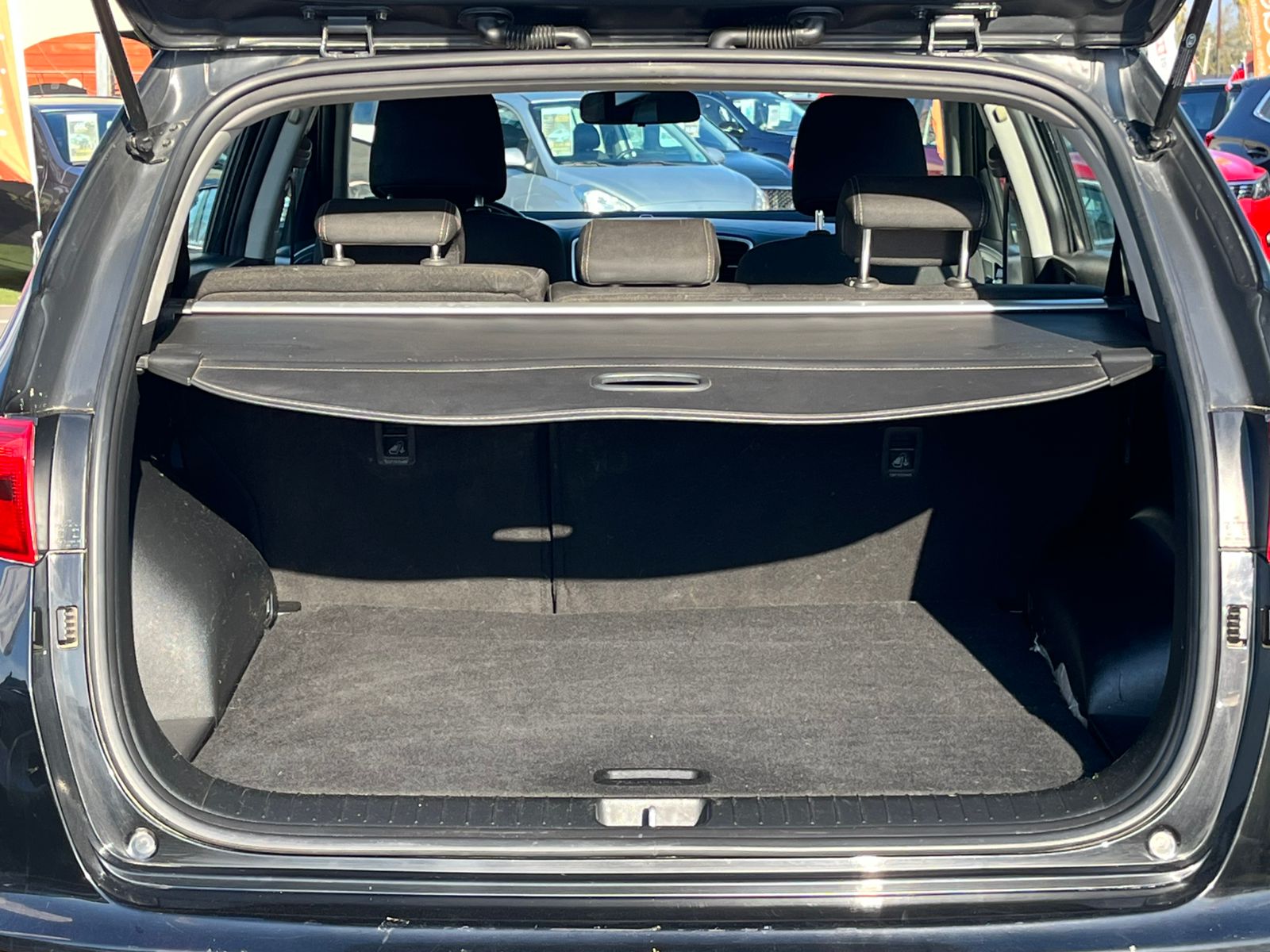 Kia SPORTAGE LX 2.0 2018 - Imagen 18 de 19
