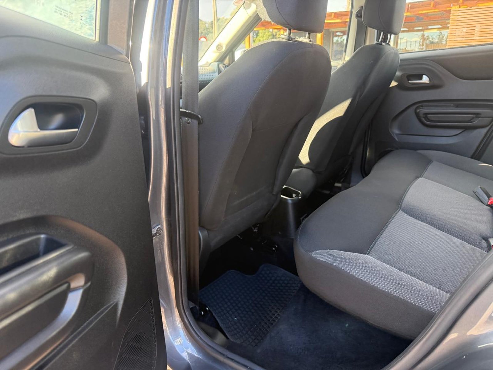 Citroën C3 PURETECH 4X2 1.2 2023 - Imagen 18 de 20