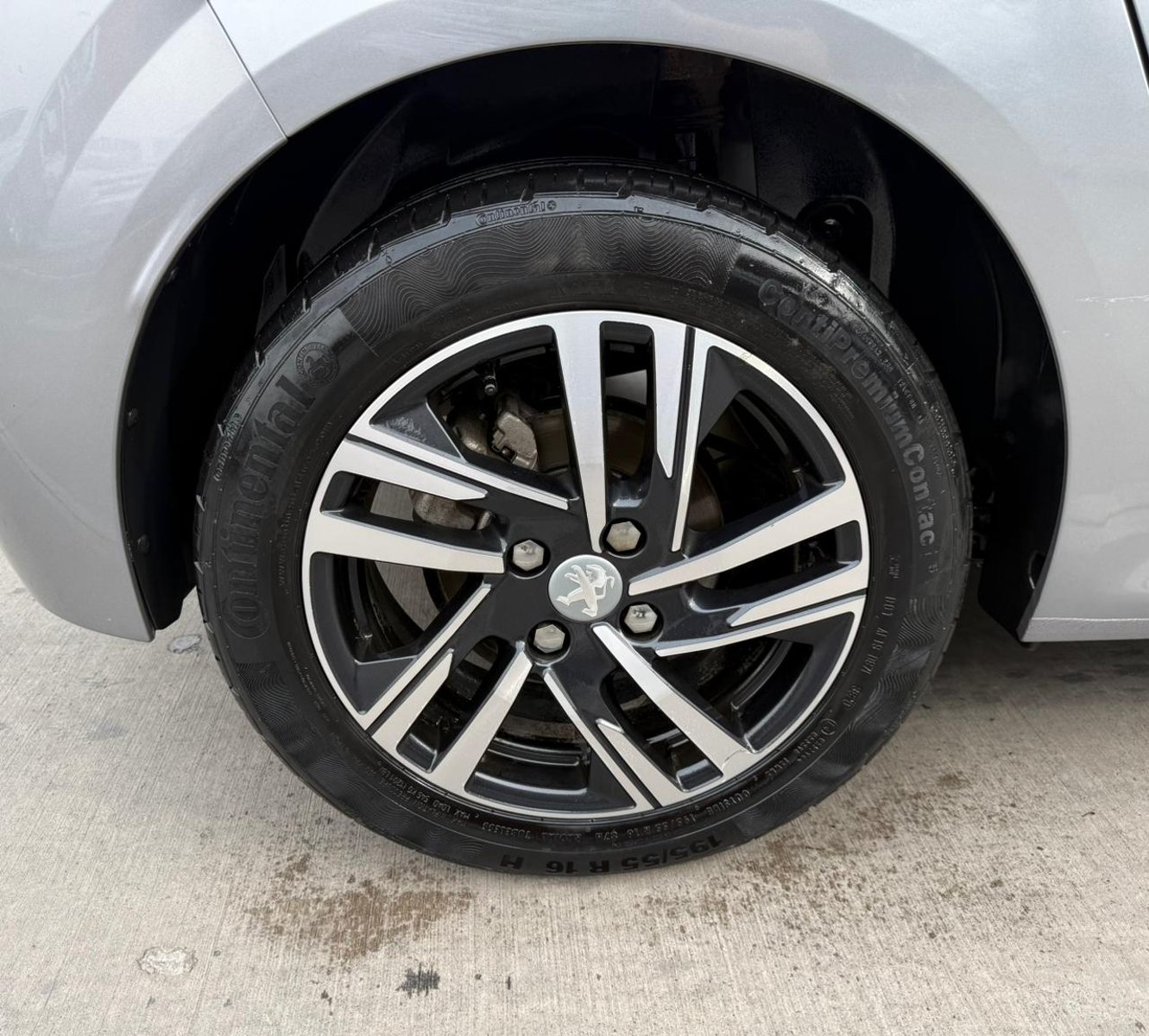 PEUGEOT 208 ALLURE BLUEHDI 1.5 2021 - Imagen 17 de 18