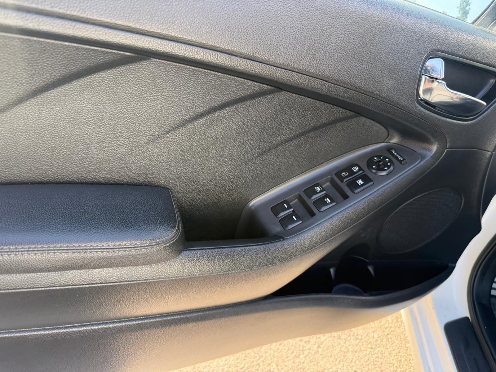 Kia CERATO 5 EX 1.6L 6MT S. PACK 2018 - Imagen 12 de 20