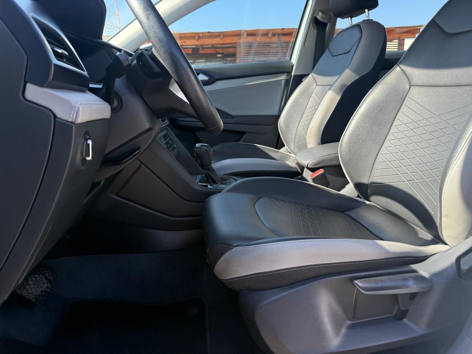 Volkswagen TAOS TSI 1.4 AT 2024 - Imagen 10 de 20
