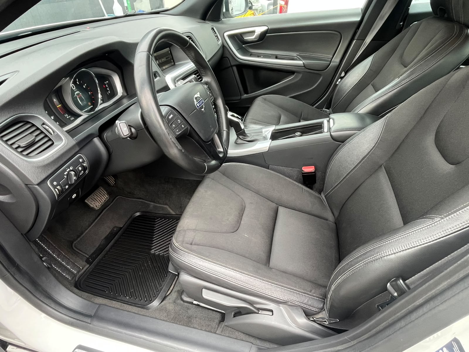 Volvo S60 T3 COMFORT 2018 - Imagen 9 de 19