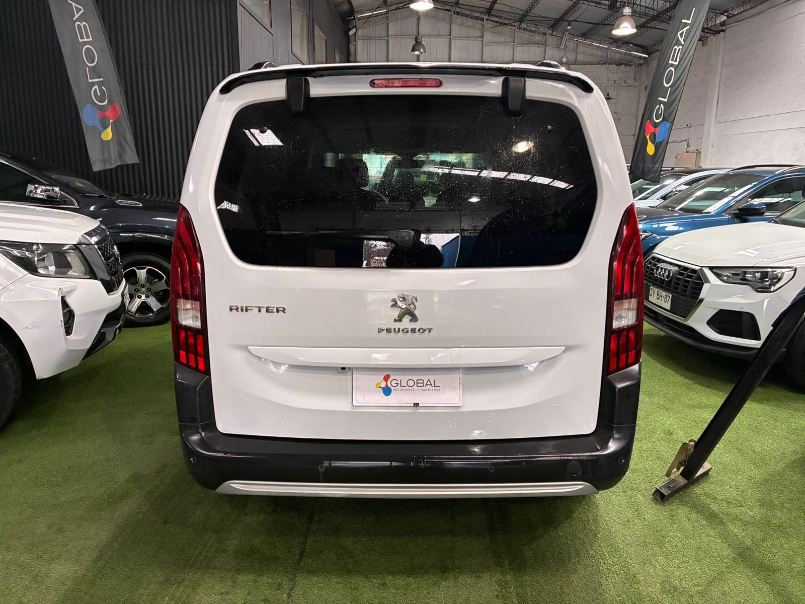 Peugeot RIFTER BLUE HDI 130 1.5 AUT 2023 - Foto 3 de 12