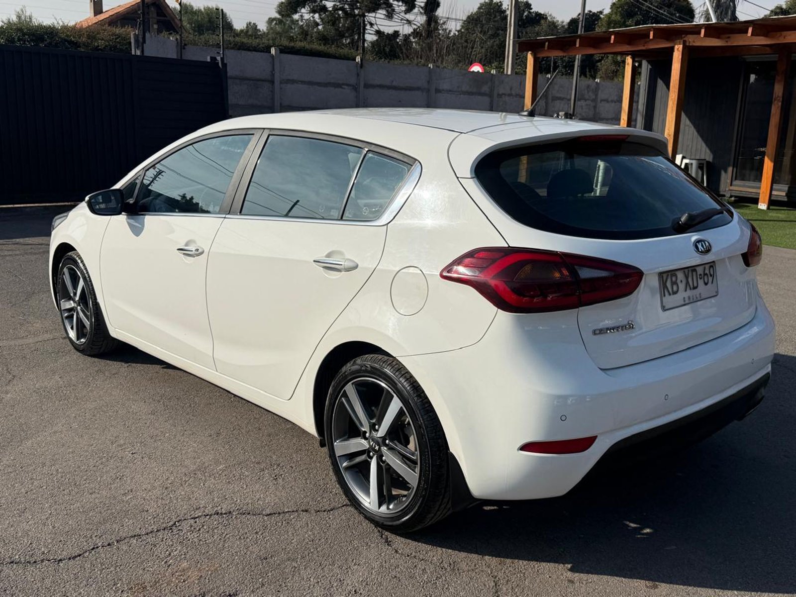Kia CERATO 5 EX 1.6L 6MT S. PACK 2018 - Imagen 3 de 20