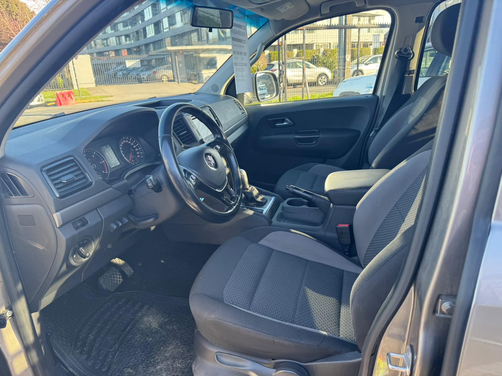 Volkswagen AMAROK COMFORTLINE 4X4 2.0 AUT 2023 - Imagen 11 de 11