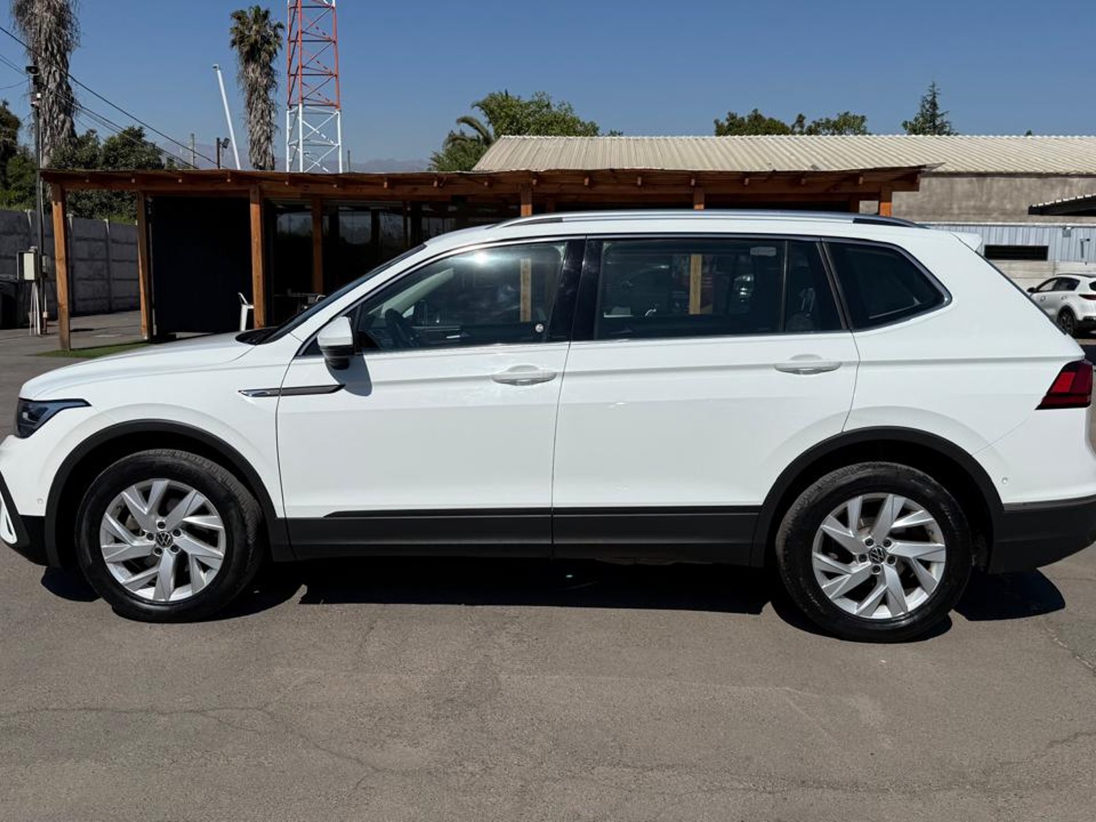Volkswagen TIGUAN 1.4 AT 2023 - Foto 2 de 20