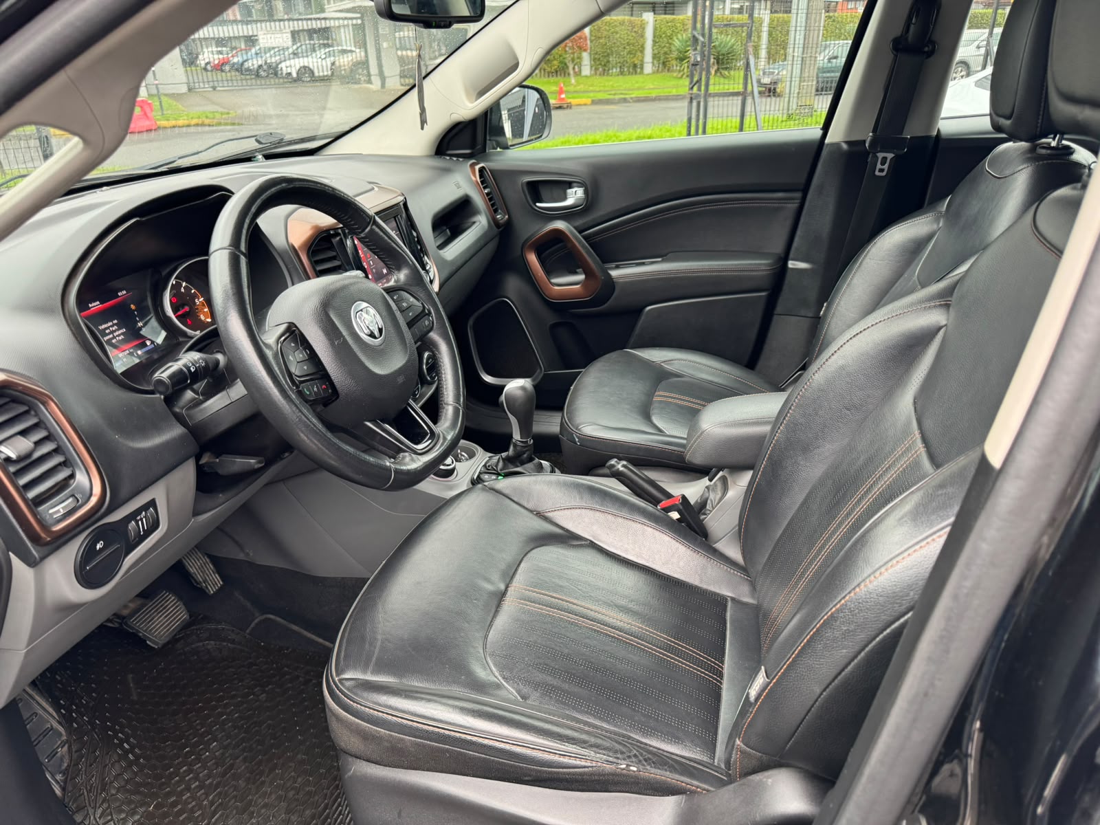 RAM 1000 LARAMIE 4X4 4P 2.0 AUT 2021 - Imagen 8 de 10