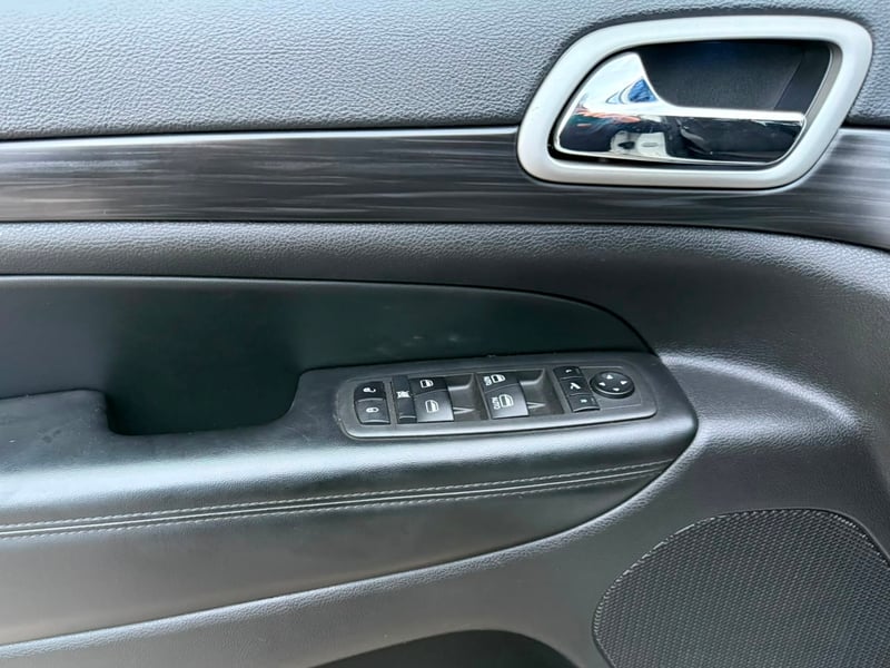 Jeep GRAND CHEROKEE LAREDO 3.6 AUT 2022 - Imagen 10 de 19