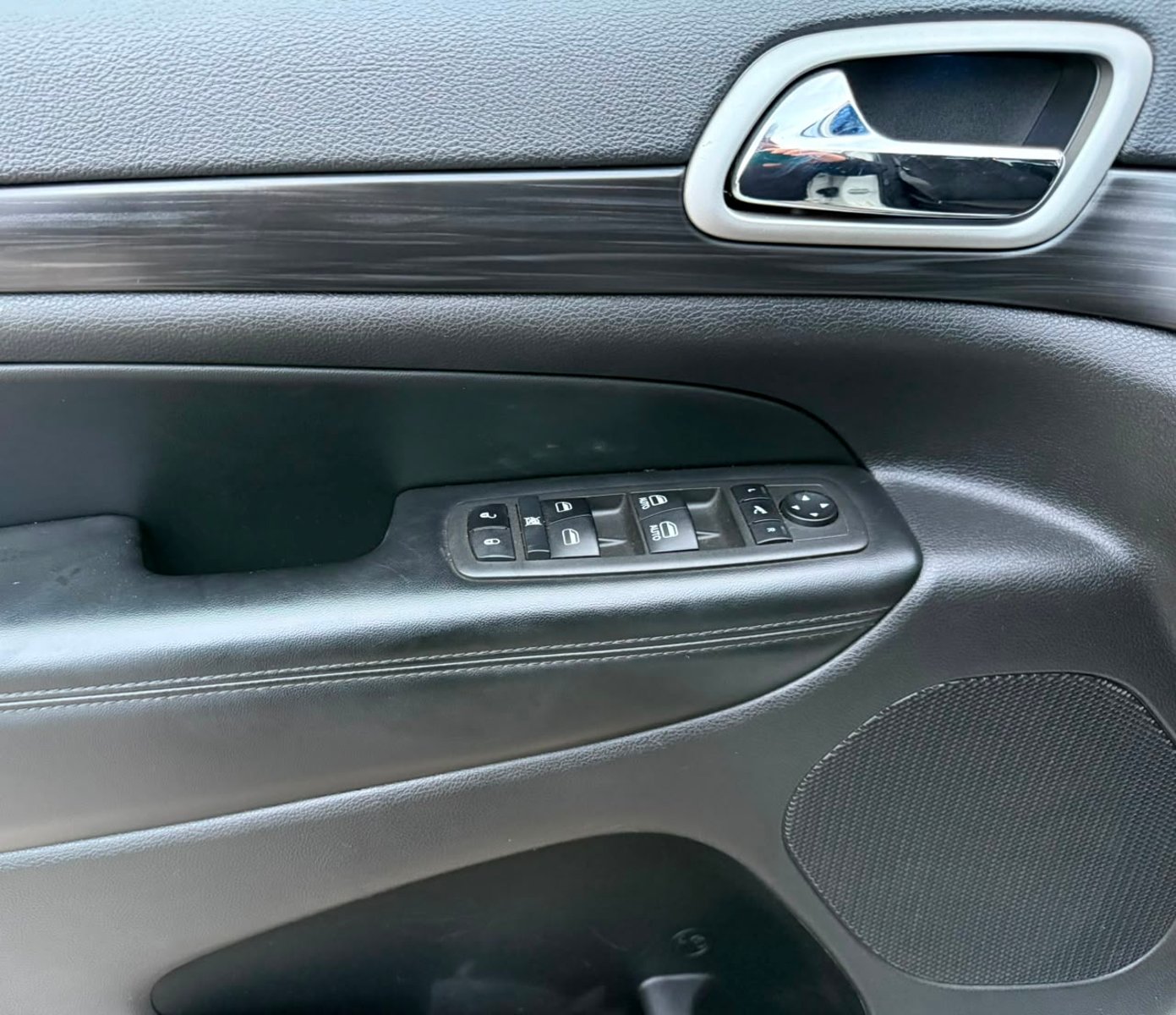 Jeep GRAND CHEROKEE LAREDO 3.6 AUT 2022 - Imagen 10 de 19