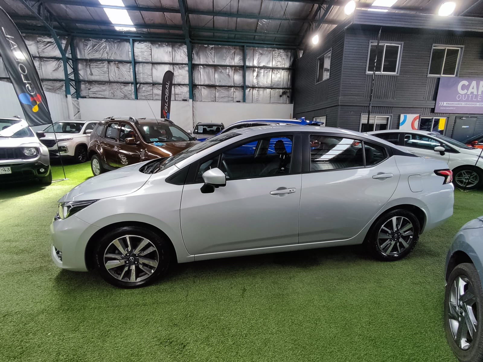 Nissan VERSA ADVANCE 1.6 AUT 2024 - Foto 2 de 14