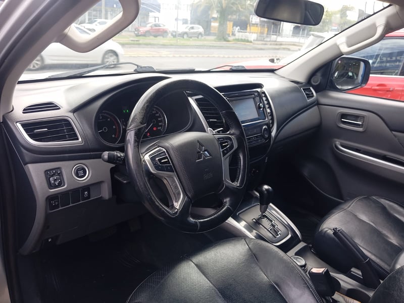 Mitsubishi L200 2.4 DAKAR AT HP 2018 - Imagen 7 de 13