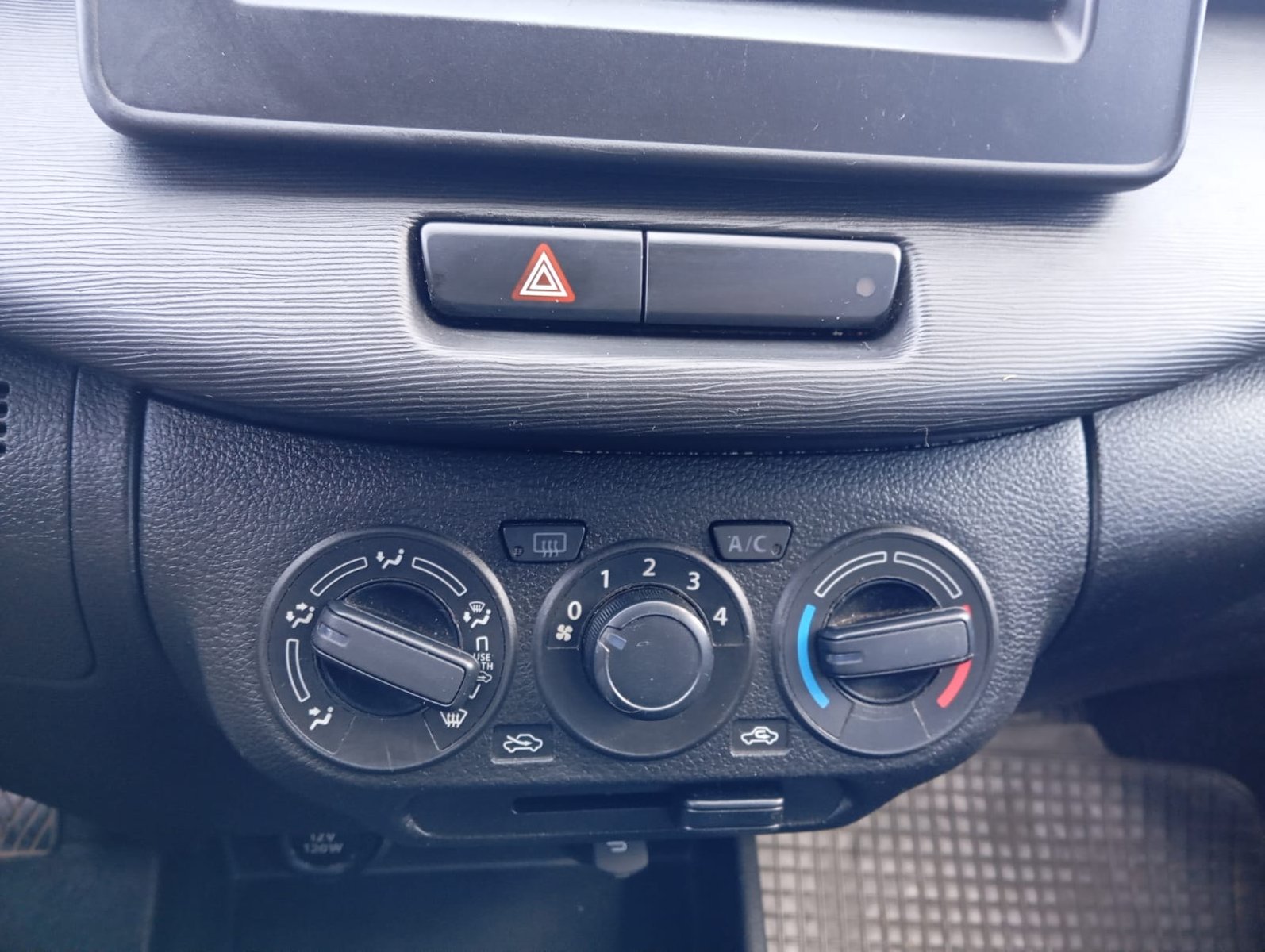 SUZUKI ERTIGA GLX 1.5 2022 - Imagen 13 de 14