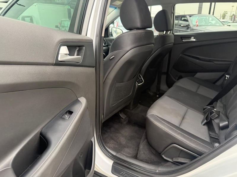 Hyundai TUCSON TL 2.0 AUT 2020 - Imagen 18 de 20