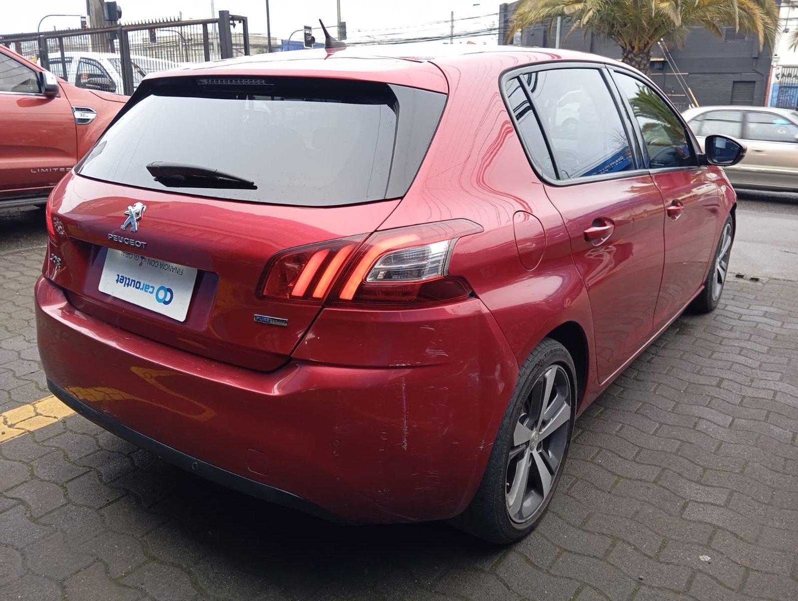 PEUGEOT 308 ALLURE PURETECH 1.2 AUT 2018 - Foto 4 de 13