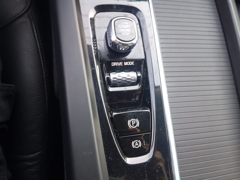 Volvo XC60 T5 MOMENTUM 4X4 2.0 AUT 2021 - Imagen 12 de 13