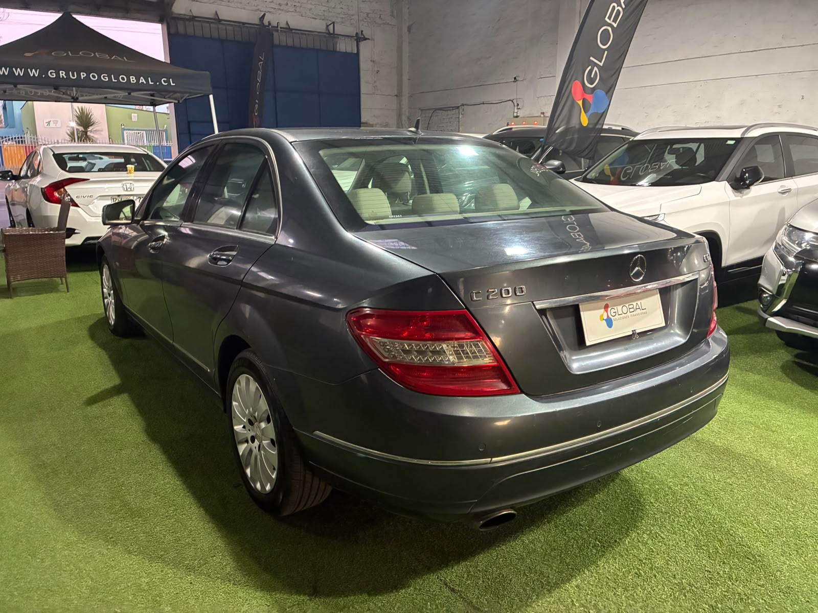 Mercedes-Benz C200 CGI 2010 - Foto 2 de 12