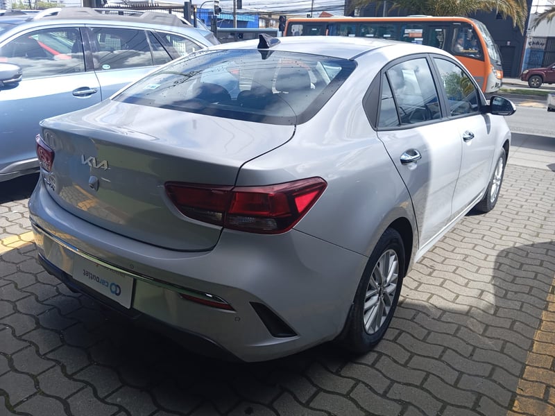 Kia RIO 4 6MT 1.4 2023 - Imagen 4 de 13