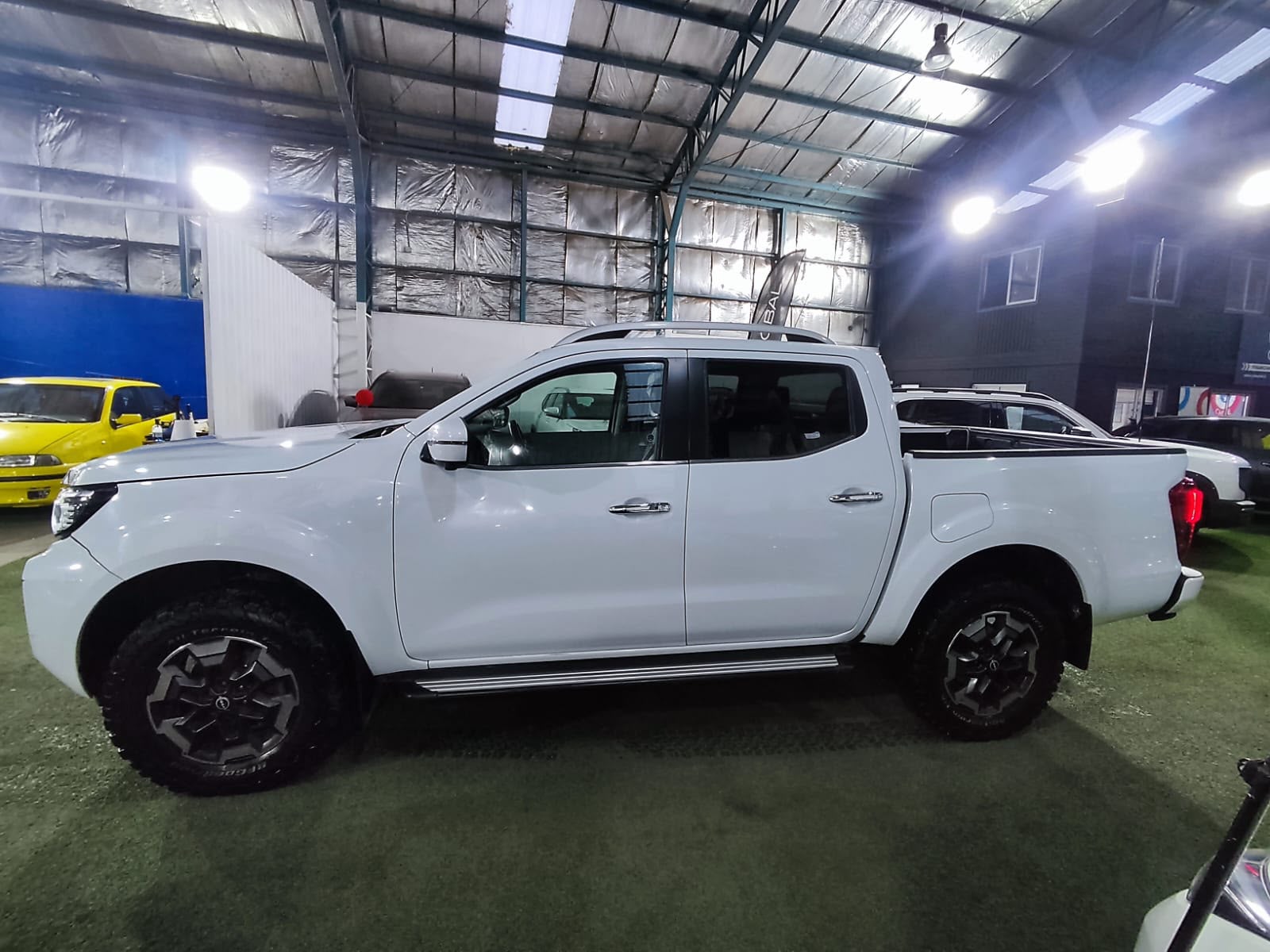 Nissan NAVARA DC 4X4 2.3 AUT 2023 - Foto 2 de 15