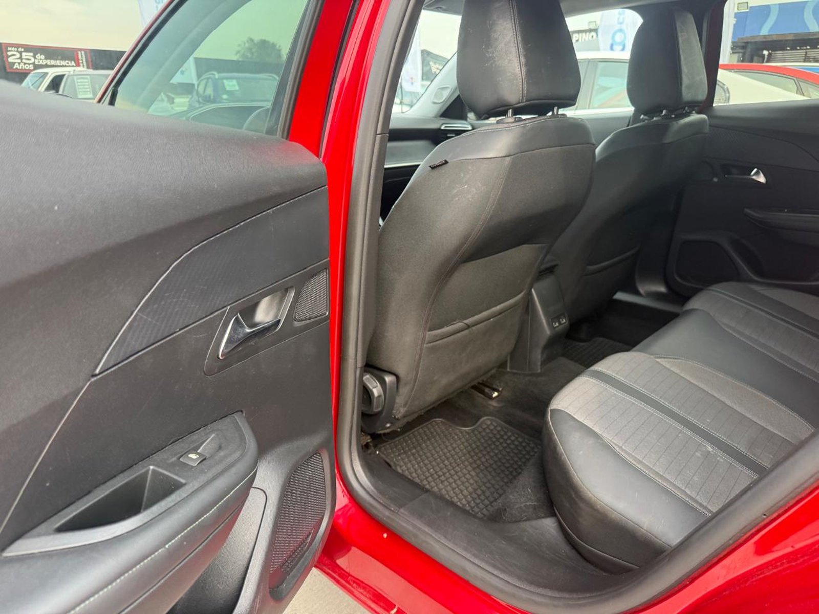 Peugeot 2008 ALLURE BLUEHDI 1.5 AUT 2022 - Imagen 19 de 20