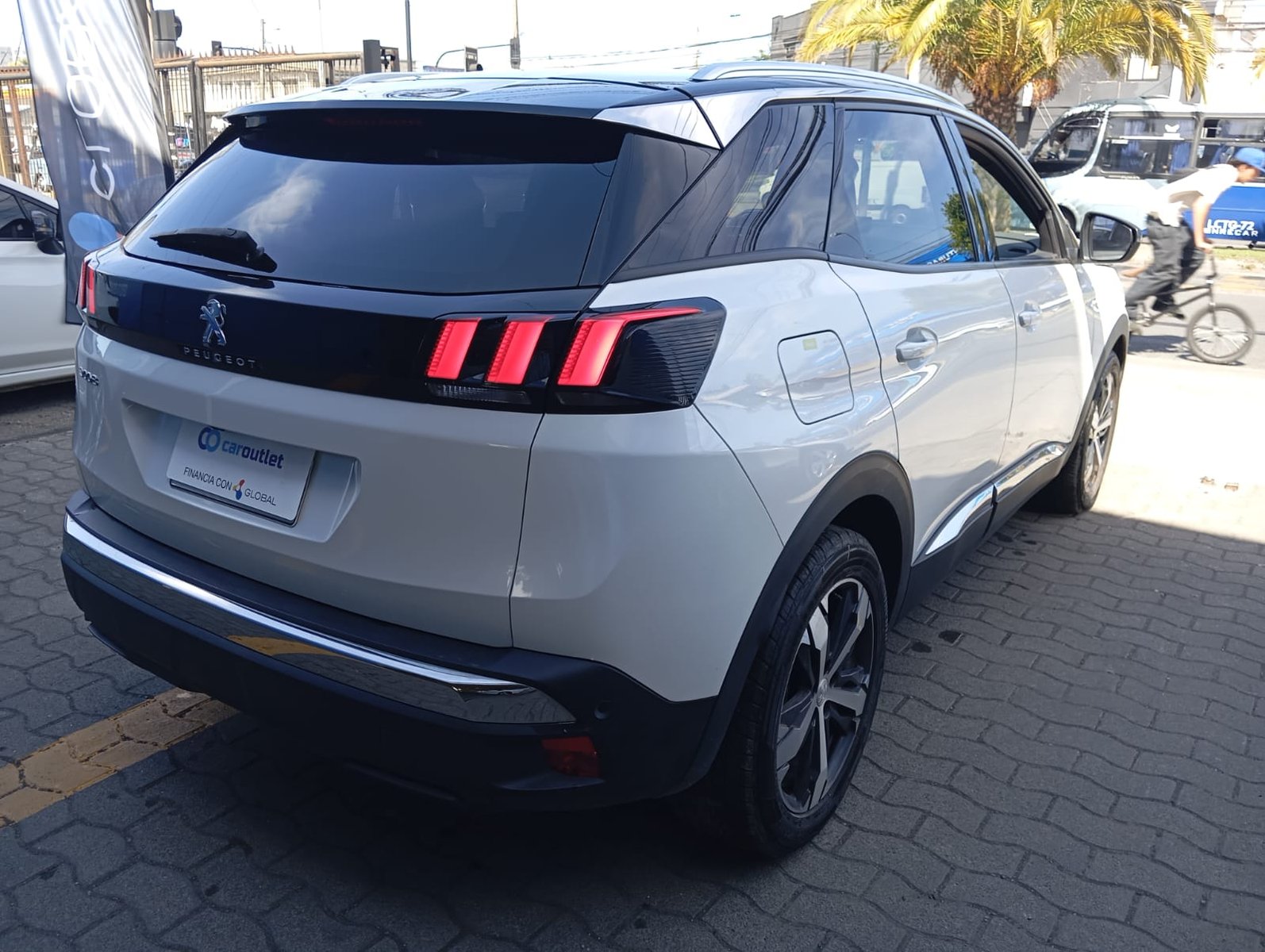 PEUGEOT 3008 BLUE HDI 130 EAT8 1.5 AUT 2024 - Foto 4 de 12