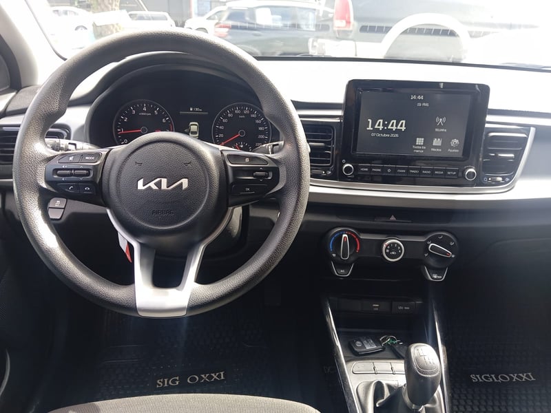 Kia RIO 4 6MT 1.4 2023 - Imagen 8 de 13