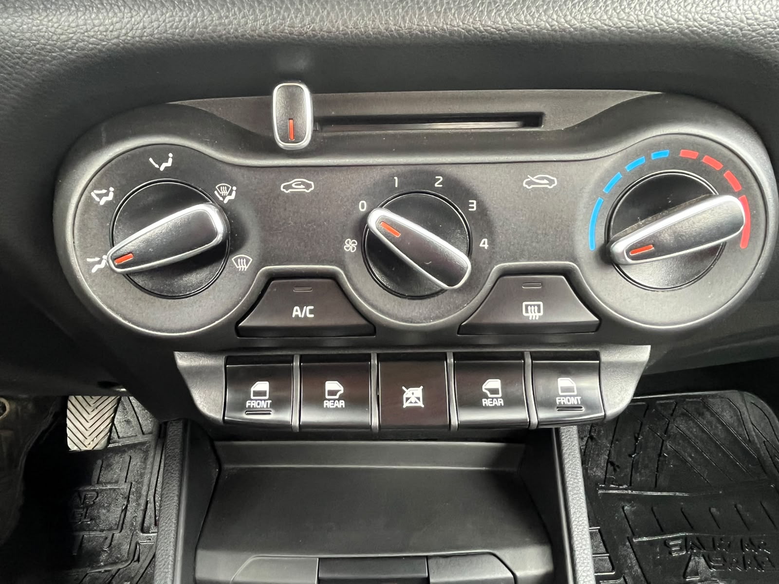 Kia SOLUTO MPI 1.4 2025 - Imagen 14 de 17
