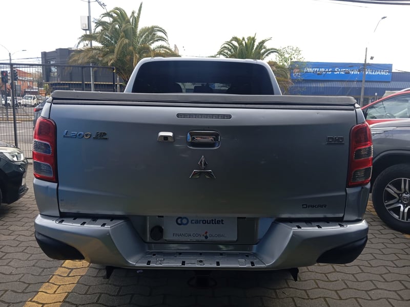 Mitsubishi L200 2.4 DAKAR AT HP 2018 - Imagen 3 de 13