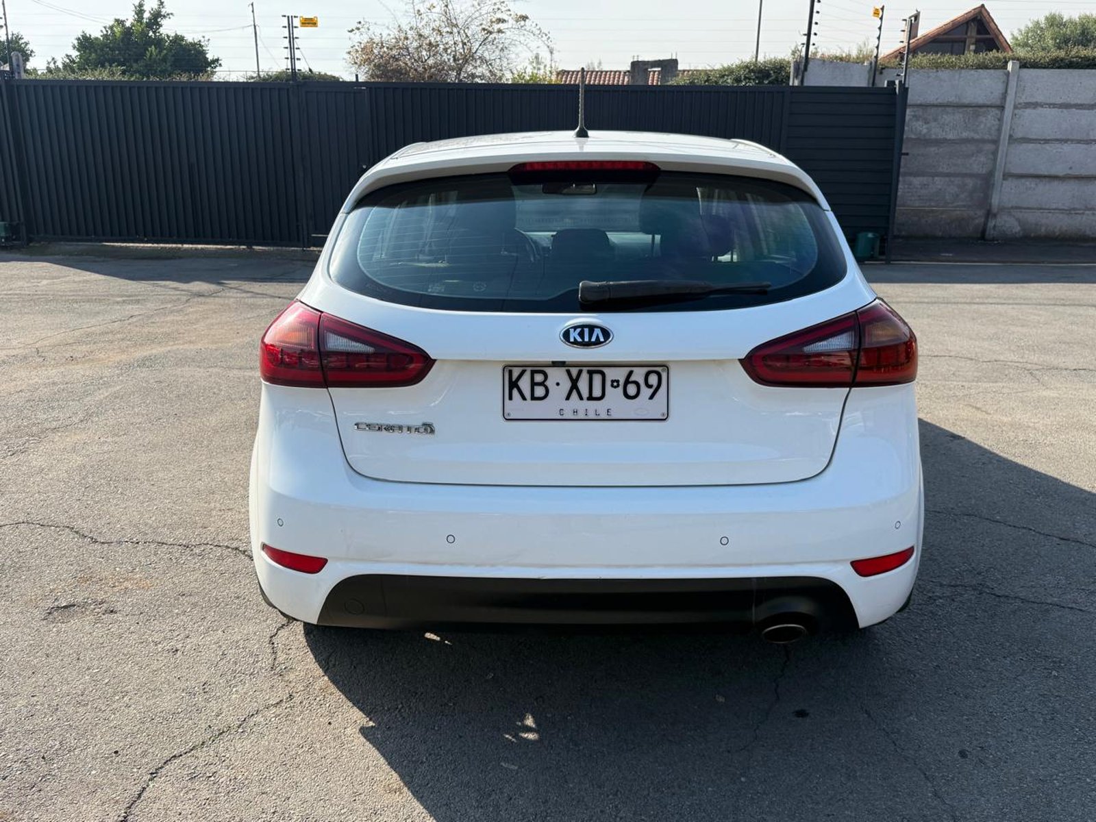 Kia CERATO 5 EX 1.6L 6MT S. PACK 2018 - Imagen 4 de 20
