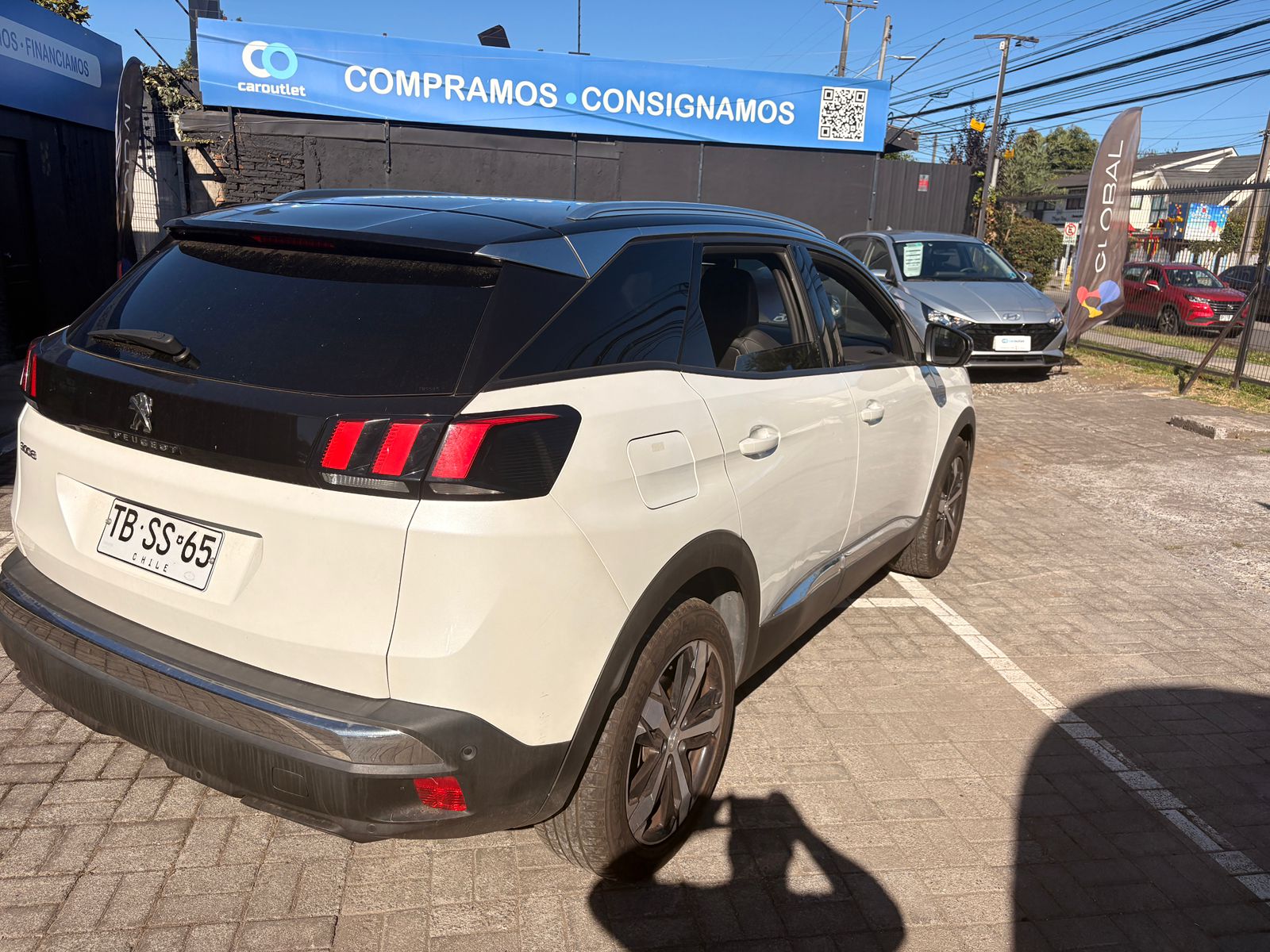 Peugeot 3008 BLUE HDI 130 EAT8 1.5 AUT 2024 - Foto 4 de 10