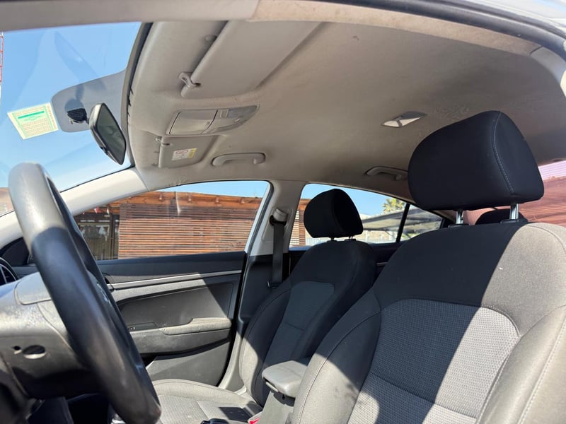 Hyundai ELANTRA AD 1.6 2018 - Imagen 9 de 20