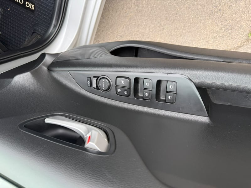 Kia RIO 4 6MT 1.4 2023 - Imagen 11 de 20