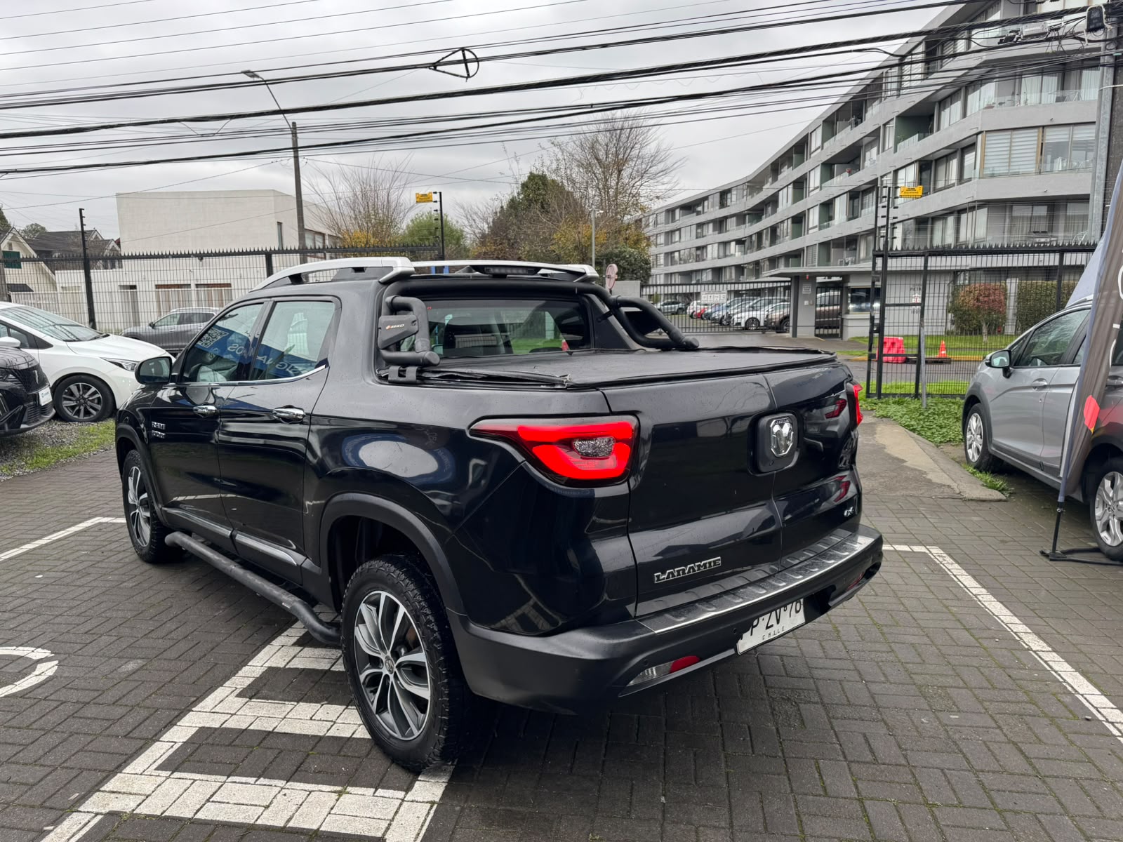 RAM 1000 LARAMIE 4X4 4P 2.0 AUT 2021 - Foto 2 de 10