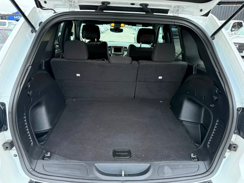 Jeep GRAND CHEROKEE LAREDO 3.6 AUT 2022 - Imagen 18 de 19