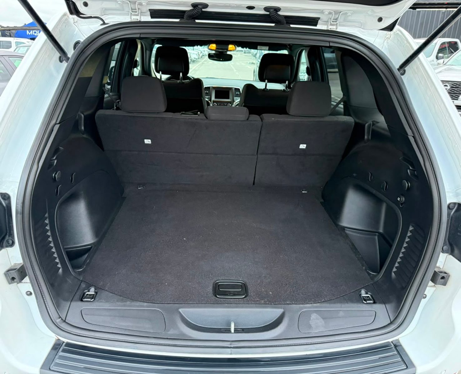 Jeep GRAND CHEROKEE LAREDO 3.6 AUT 2022 - Imagen 18 de 19