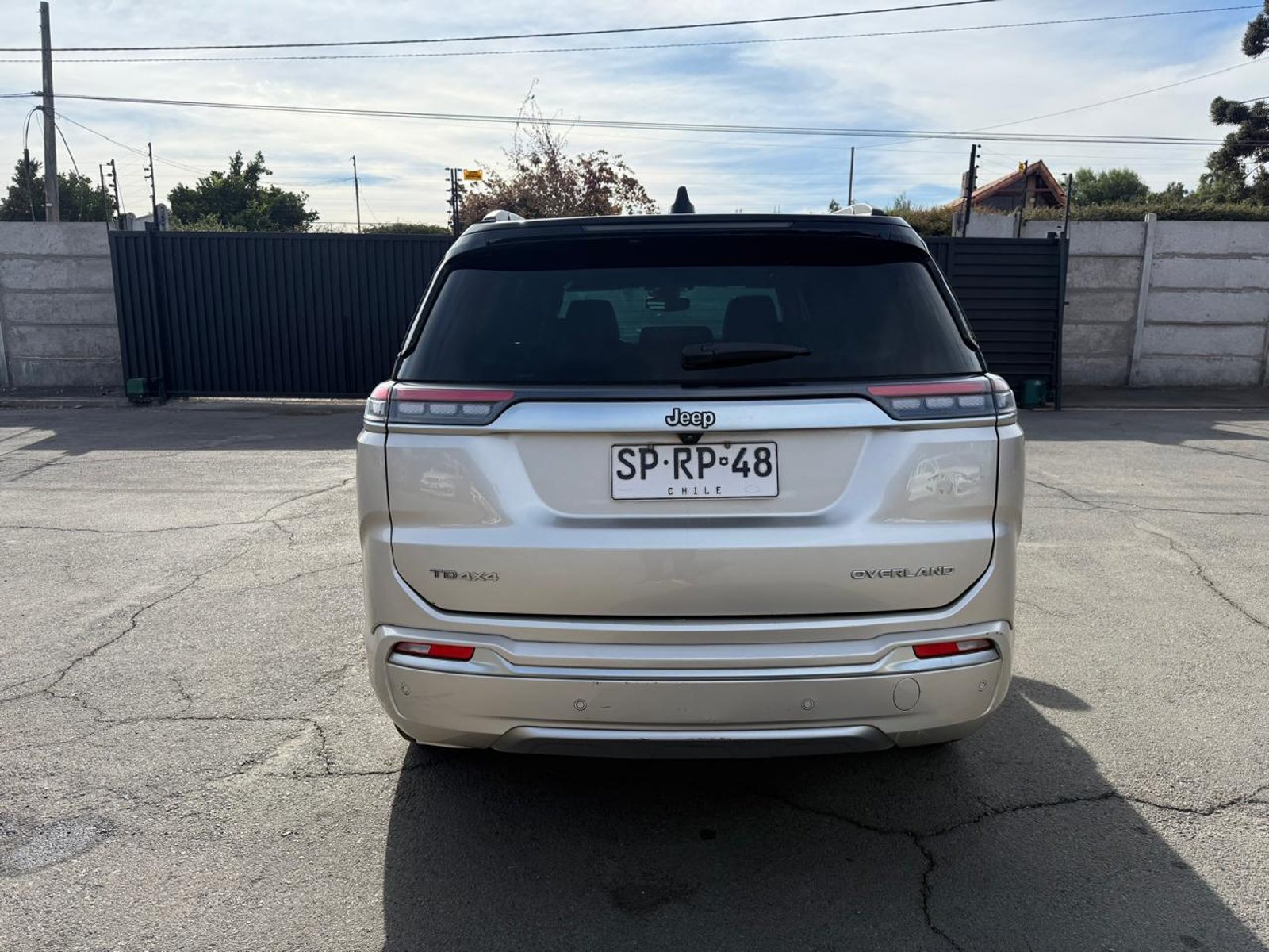 Jeep COMMANDER OVERLAND 4X4 2.0 AUT 2023 - Foto 4 de 20